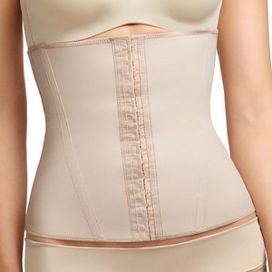 Squeem perfect waist shape wear. Size medium. New in box. M waist 28-21.